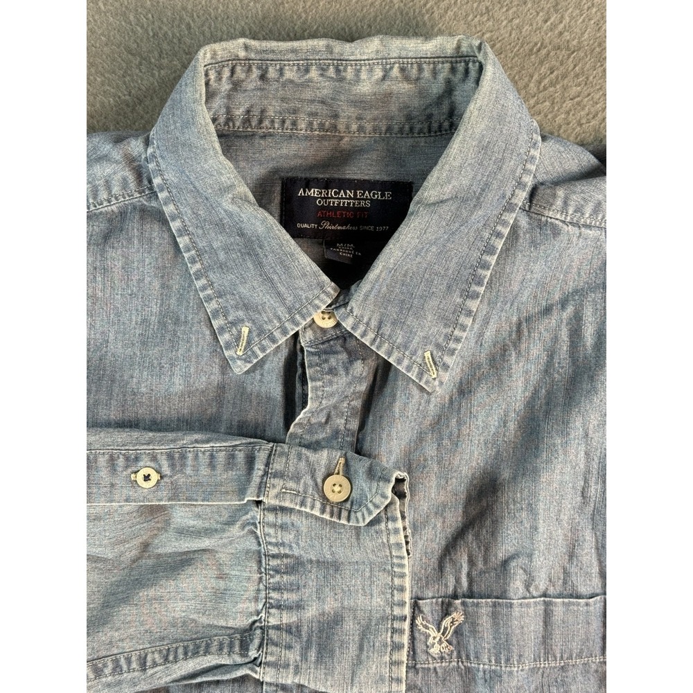 American Eagle Outfitters Mens Medium Blue Chambray Button Up Shirt Athletic Fit